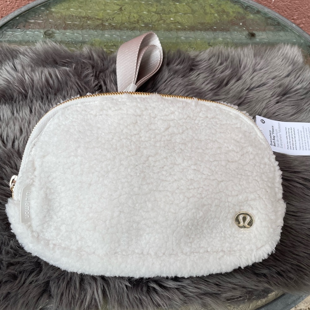 NWT Lululemon Everywhere Belt Bag Fleece